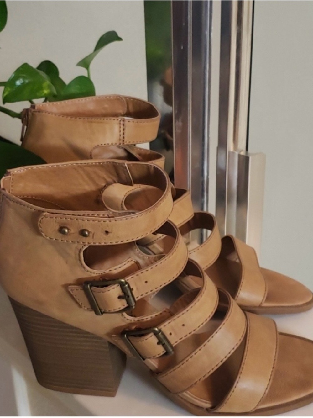 Mudd Tan Strappy Heels Women’s Size 7